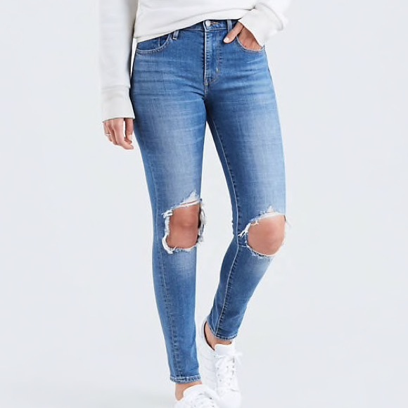 levi's busted knee jeans